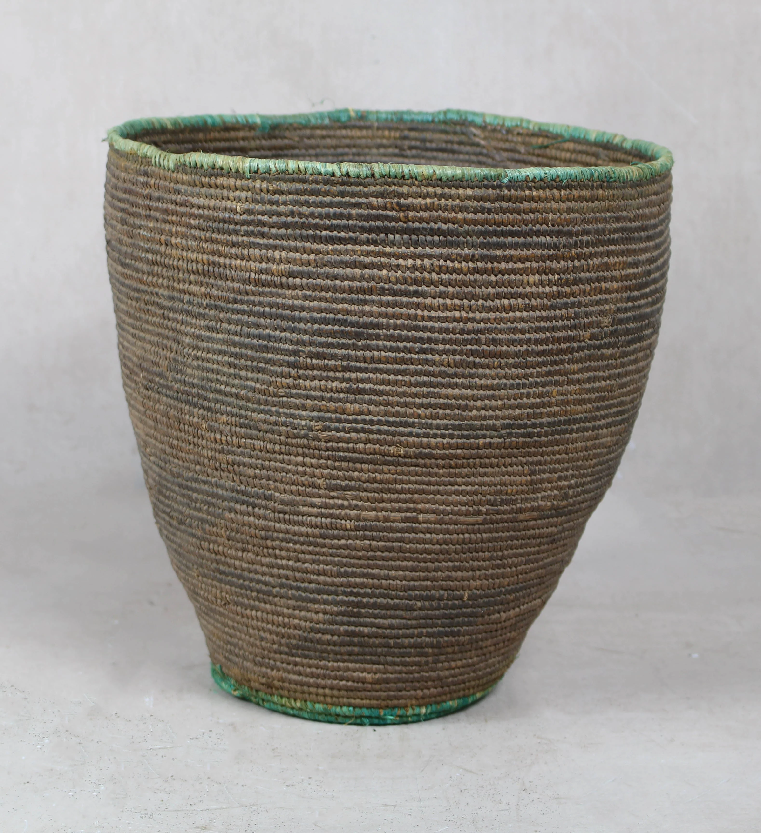 Vintage Tutsi Basket - Rwanda - 105.2 - Image 3