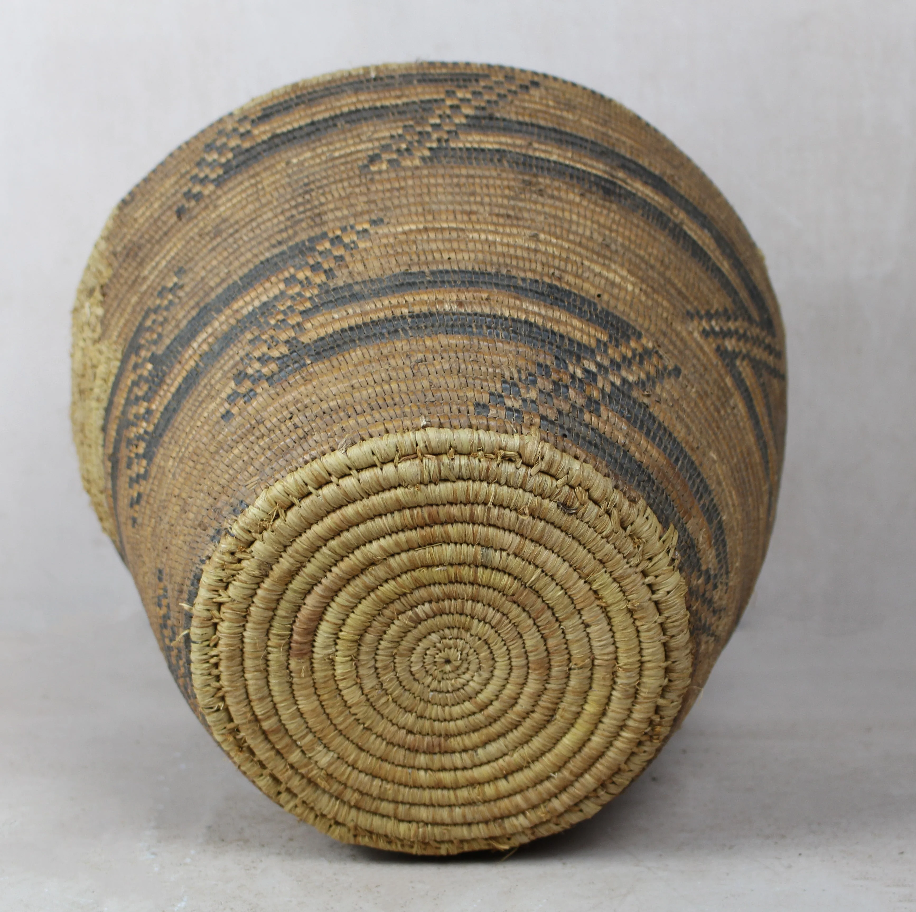 Vintage Tutsi Basket - Rwanda - 106.3 - Image 5