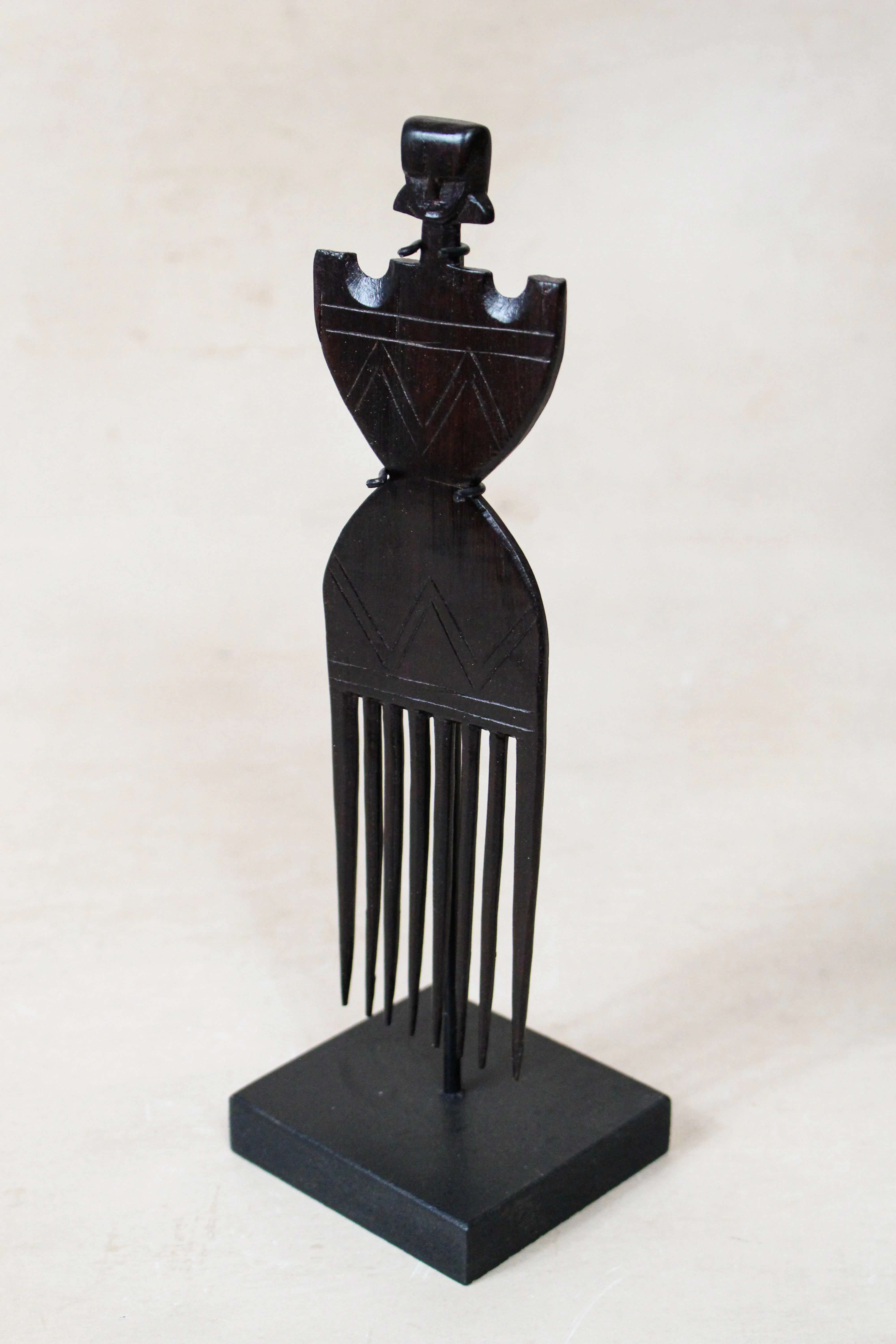 West African Carved Comb 240.3 - Image 2