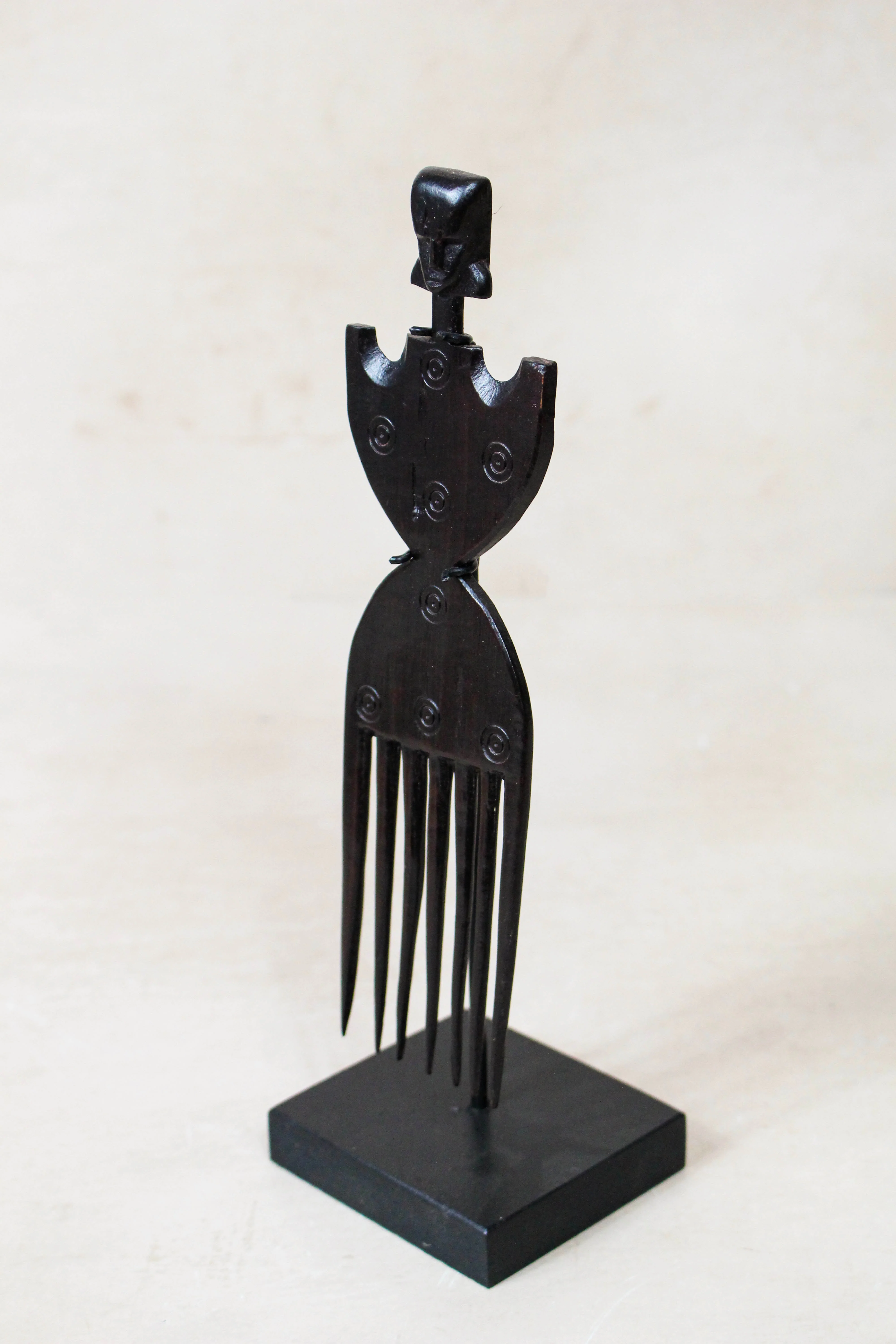 West African Carved Comb 240.4 - Image 2