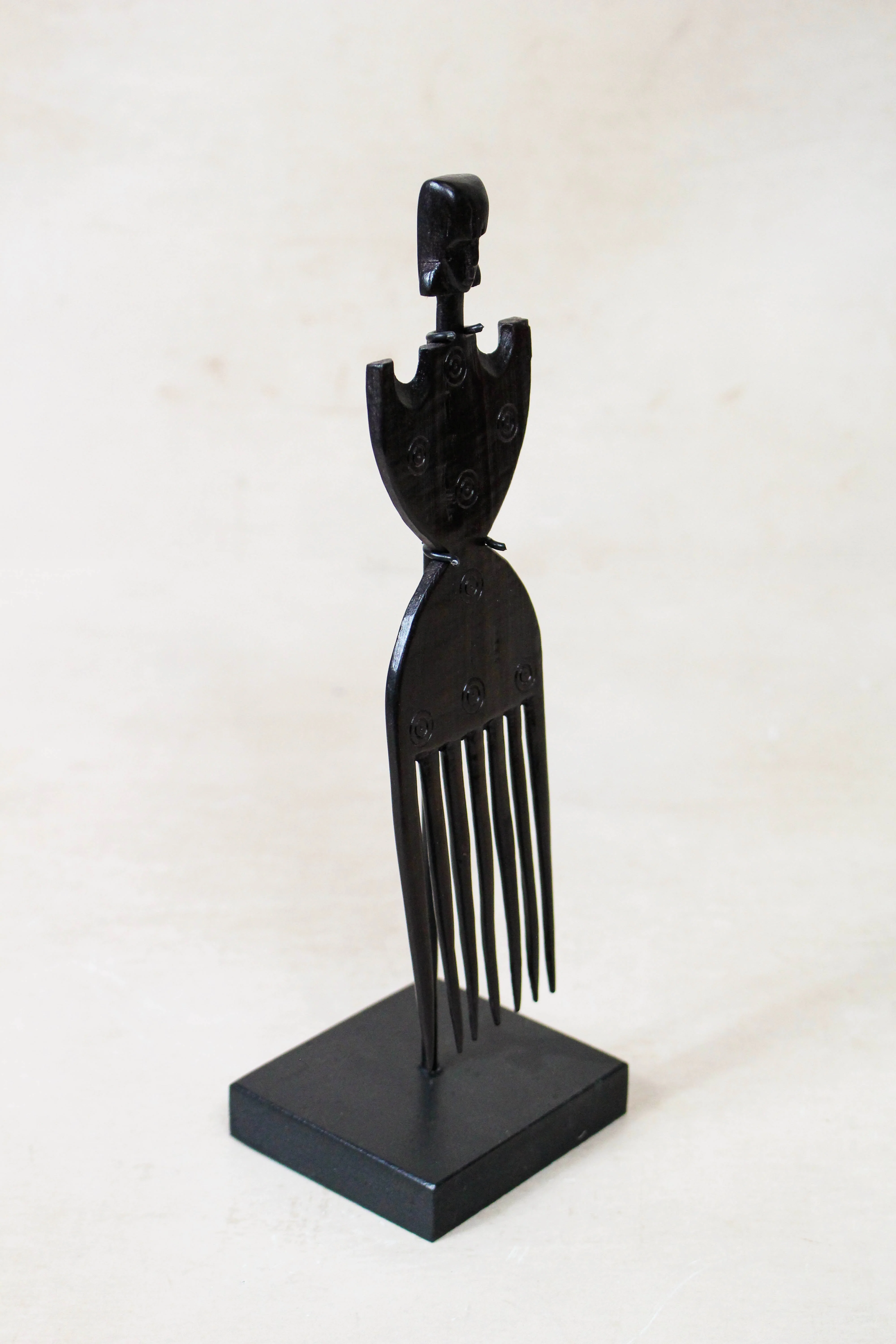 West African Carved Comb 240.4 - Image 3