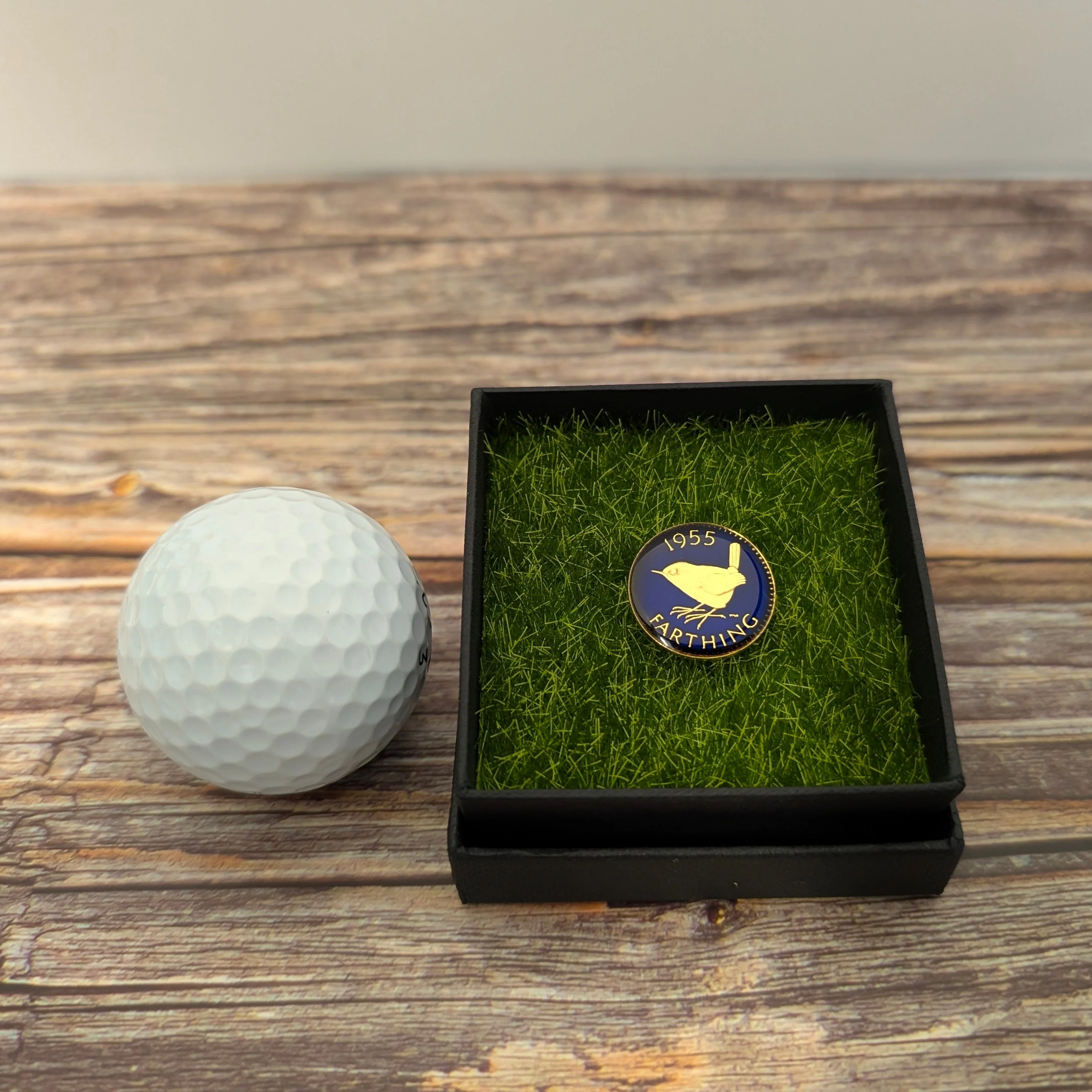 Wren Farthing (1937-1956) - Enamelled Coin Golf Ball Marker - Image 3